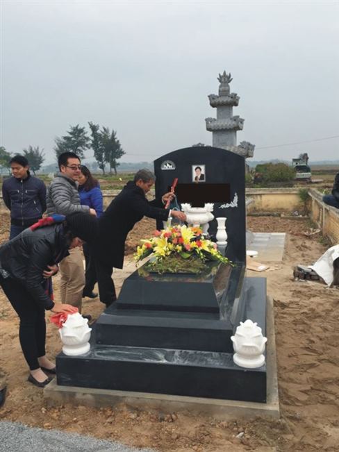 Mẫu mộ đá hoa cương nguyên khối bán toàn quốc