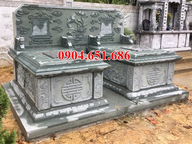 Xây mộ đôi không mái bằng đá xanh rêu cao cấp đẹp tại Quảng Nam
