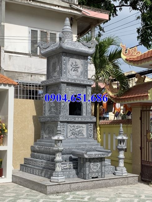 Mẫu mộ tháp đá tại Sài Gòn