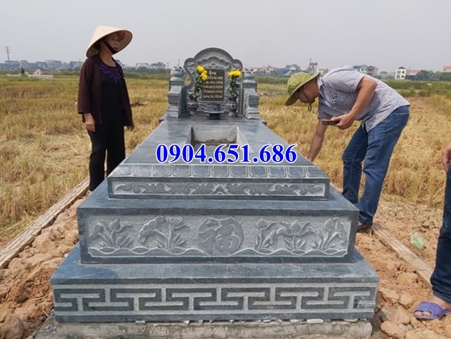 Mẫu mộ đá xanh Thanh Hóa bán tại Bình Dương 05 – Mộ đá khối tự nhiên
