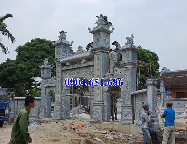 Mẫu cổng đá tam quan đẹp bán tại Sài Gòn 04 – Cổng đá nhà thờ họ